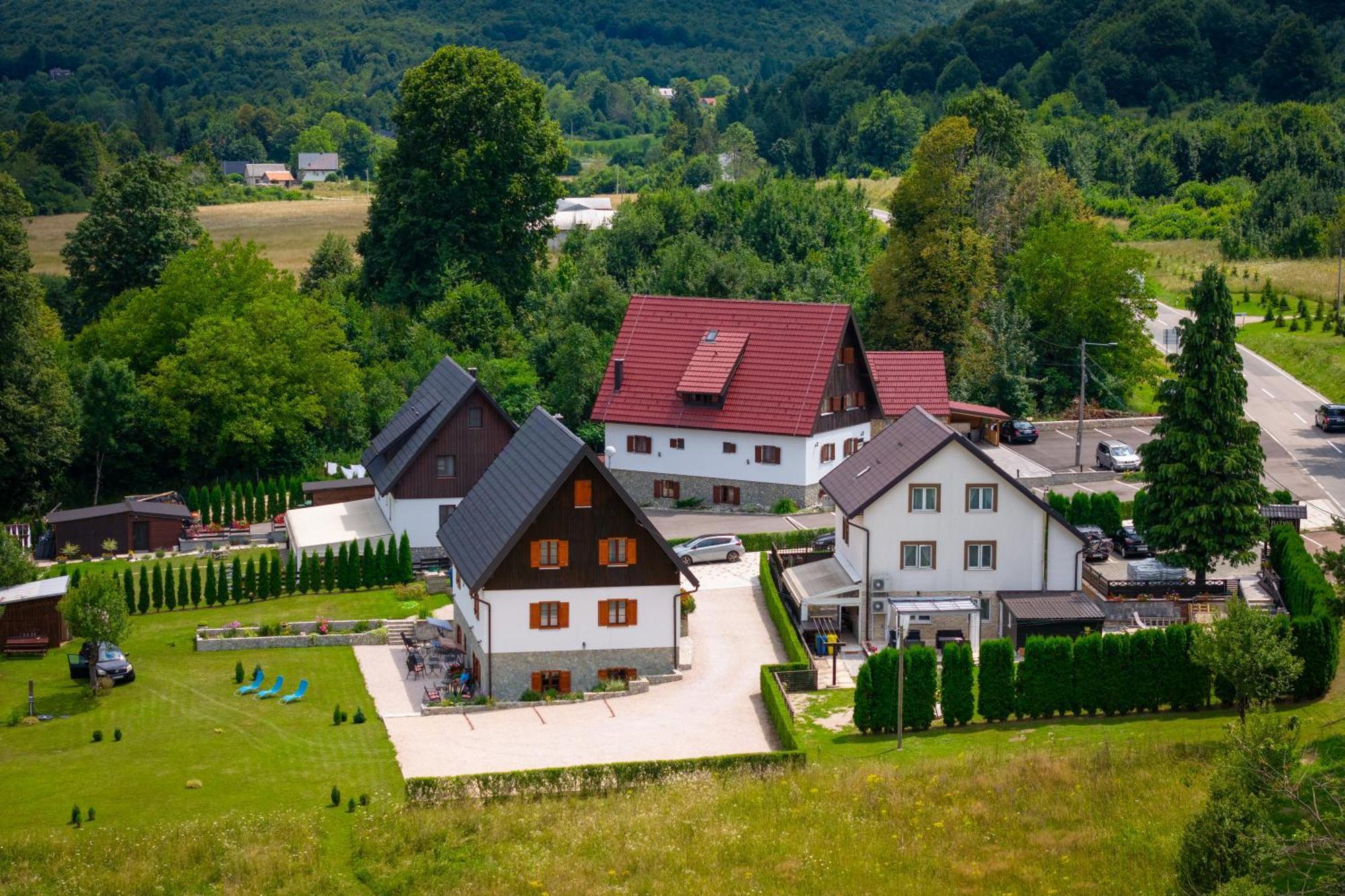 Hotel Green Lakes House Mukinje Zewnętrze zdjęcie